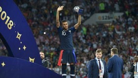Kylian Mbappe trong lễ đăng quang.