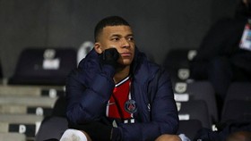 Kylian Mbappe thất vọng sau khi rời sân mà không ghi bàn