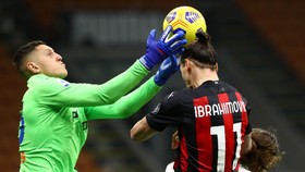 Lão tướng Zklatan Ibrahimovic không có nhiều cơ hội ghi bàn