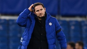 Frank Lampard trả giá cho phong độ sa sút của Chelsea