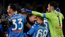 HLV Gattuso ăn mừng chiến thắng