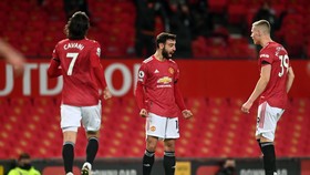 Edinson Cavani (trái) và Scott McTominay nhiều khả năng vắng mật trận Chelsea