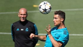 Ronaldo muốn chơi dưới trướng Zizou Zizou