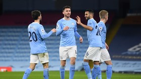 Aymeric Laporte (giữa) trở lại sau chấn thương