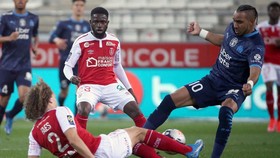 Lão tướng Dimitri Payet ghi 100 bàn và kiến tạo 100 bàn khác ở Ligue 1