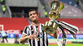 Ronaldo đột nhiên cảm ơn công chúng Ý đã ủng hộ và sát cánh cùng anh