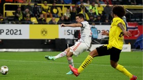 Robert Lewandowski ghi bàn vào lưới đội bóng cũ
