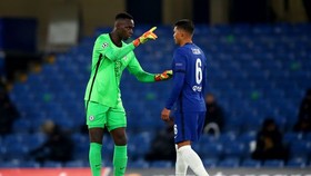 Chelsea lo lắng mất Mendy trong trận quyết chiến với Man City