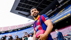 Sergio Aguero đã sẵn sàng chơi cho Barca