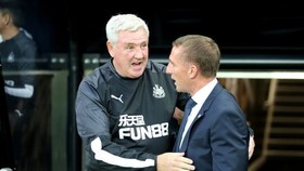 Brendan Rodgers (phải) là người thay thế lý tưởng cho Steve Bruce