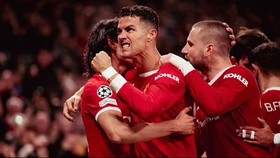 Ronaldo ăn mừng bàn thắng
