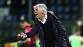 HLV Gian Piero Gasperini phản ứng dự dội với chiếc thẻ đỏ của trọng tài