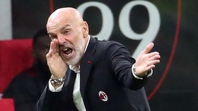 HLV Stefano Pioli thúc giục các học tró tiến lên