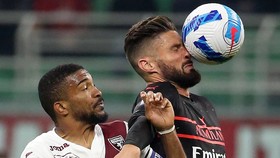 Olivier Giroud ghi bàn quyết định chiến thắng Torino
