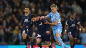 Leo Messi mờ nhạt trước Foyth của Man City