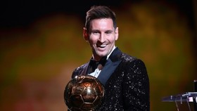 Messi nhận Quả bóng vàng thứ 7