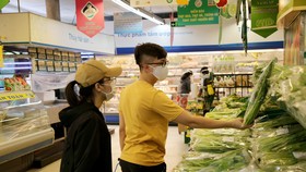 Giá xăng “leo thang”, giá hàng hóa tại Co.opmart và Co.opXtra vẫn bình ổn