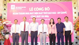 Lãnh đạo tỉnh An Giang cùng lãnh đạo Tập đoàn Sao Mai chính thức công bố hoàn thành Nhà máy điện mặt trời Sao Mai - An Giang hơn 6.000 tỷ đồng.
