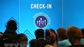 Người dân tham gia hội chợ việc làm tại Washington, DC, Mỹ. (Ảnh: AFP/TTXVN)