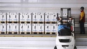 Lô vắcxin ngừa COVID-19 thứ 3 của hãng Pfizer/BioNtech sau khi được chuyển từ Bỉ tới Tokyo, Nhật Bản, ngày 1/3/2021. (Nguồn: Kyodo/TTXVN)