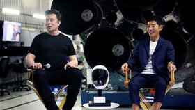 Tỷ phú Nhật Bản mời 8 người cùng du hành Mặt trăng bằng SpaceX