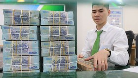Dòng tiền dịch chuyển vào “rổ” rủi ro