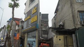 Ngôi nhà có hình tam giác sau giải phóng mặt bằng nhưng vẫn đủ điều kiện xây dựng và đã được cấp phép xây dựng theo quy định. (Ảnh: Mạnh Khánh/TTXVN)