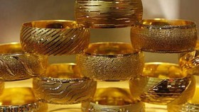 Vì sao giá vàng trong nước liên tục chênh lệch cao so với giá vàng thế giới?