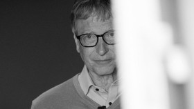 Đâu là bộ mặt thật của Bill Gates?