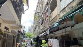 Chung cư Vĩnh Hội, quận 4, ngổn ngang, xuống cấp