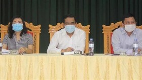 Chủ tịch UBND tỉnh Hà Tĩnh Võ Trọng Hải (giữa) chủ trì cuộc họp. (Ảnh: TTXVN phát)