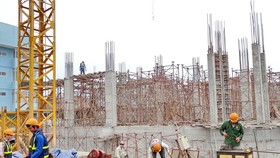 Giá vật liệu xây dựng tăng cao cũng là một trong những nguyên nhân gián tiếp kéo giá nhà ở tăng cao.