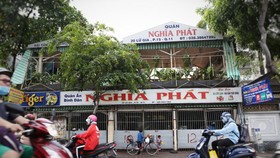 Quán ăn Nghĩa Phát (số 20 Lữ Gia, phường 15, quận 11) tạm thời đóng cửa do liên quan ca tái dương tính ở quận 3 - Ảnh: NHẬT THỊNH