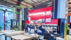Doanh nghiệp xoay chuyển sống chung với dịch.