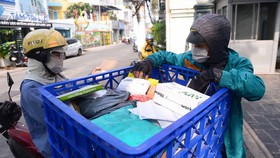 Sắp tới đây sàn thương mại điện tử có thể thêm khó từ quy định mới của ngành thuế - Ảnh: QUANG ĐỊNH