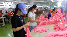Các doanh nghiệp may mặc bị ảnh hưởng nặng do dịch Covid-19
