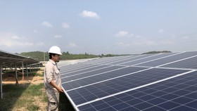 Nghịch lý thiếu điện, điện mặt sạch vẫn phải giảm phát