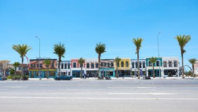 Theo đúng tiến độ đã cam kết với khách hàng, NovaWorld Ho Tram bắt đầu bàn giao dãy shophouse mặt tiền đường ven biển Hồ Tràm, Bà Rịa – Vũng Tàu.
