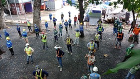 Hơn 1.308 chuyên gia, kỹ sư và công nhân của tư vấn và các nhà thầu đã tiêm vắc xin mũi 1 - Ảnh: Ban quản lý đường sắt đô thị TP