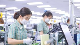 Samsung, Nike, Adidas… lo ngại đứt chuỗi cung ứng; Apple, Google, Amazon… tính toán lại vào Việt Nam