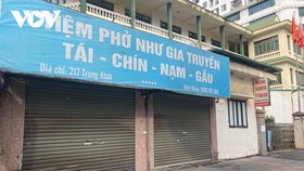 Do chưa kịp chuẩn bị nguyên liệu, nhiều điểm kinh doanh dịch vụ ăn uống chưa mở cửa lại.