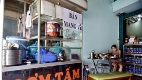 Quán ăn của chị Diễm Trân (tỉnh lộ 8, thị trấn Củ Chi, TP.HCM) vẫn chưa hoạt động vì e ngại vắng khách và không có shipper (ảnh chụp ngày 16-9) - Ảnh: NGỌC PHƯỢNG