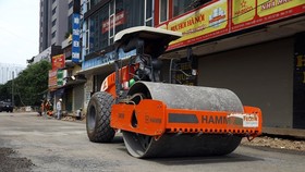 Thi công hầm chui Trung Hòa-Lê Văn Lương. (Ảnh: Huy Hùng/TTXVN)