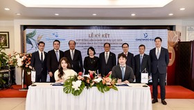 Tập đoàn Tân Á Đại Thành và Daewoo E&C ký kết các hợp đồng hợp tác quan trọng: Hợp đồng liên doanh; Hợp đồng xây dựng và Hợp đồng dịch vụ Bất động sản