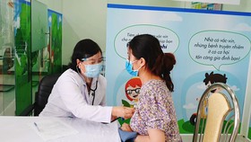Bệnh viện Hoàn Mỹ Cửu Long tiêm vaccine ngừa Covid-19 cho phụ nữ mang thai và cho con bú