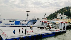 Việc mở lại các tuyến phà, tàu cao tốc liên tỉnh góp phần giúp các địa phương tăng kết nối, khôi phục du lịch, phát triển kinh tế - xã hội - Ảnh: V.S