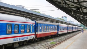 Sau khi được Bộ Giao thông Vận tải phê duyệt và có quyết định, ngành đường sắt sẽ tăng tần suất chạy tàu trên nhiều tuyến. (Ảnh: Minh Sơn/Vietnam+)