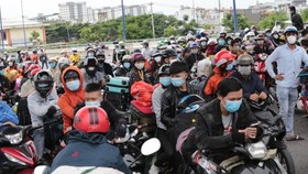 Không nên tập trung quá nhiều lao động ở các "siêu đô thị"?