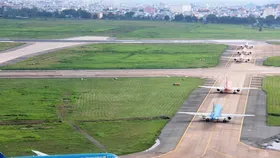 Sân bay Tân Sơn Nhất đã khai thác cả 2 đường băng