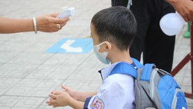Việc cho học sinh lớp 1 đi học lại khiến nhiều phụ huynh băn khoăn